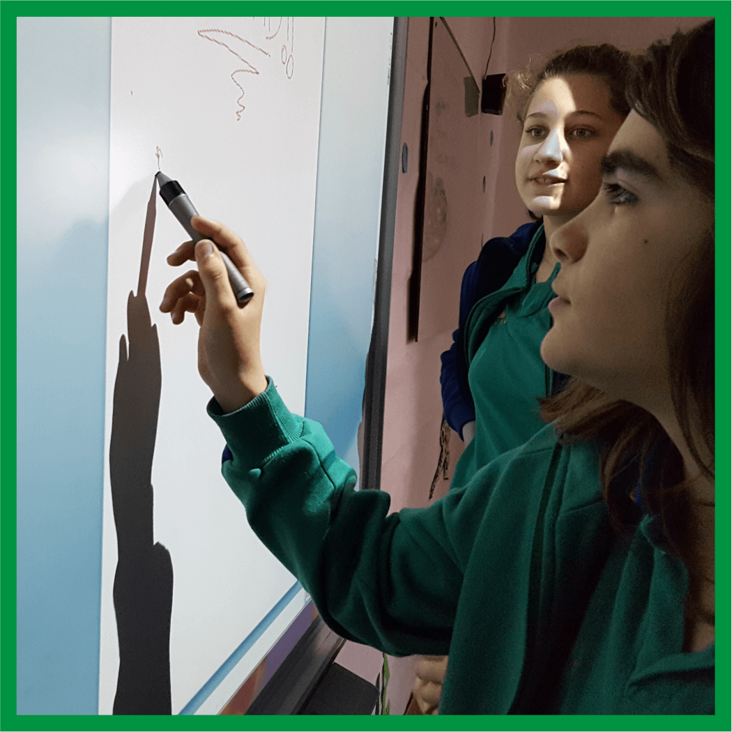 Pantalla Colegio Almirante Brown